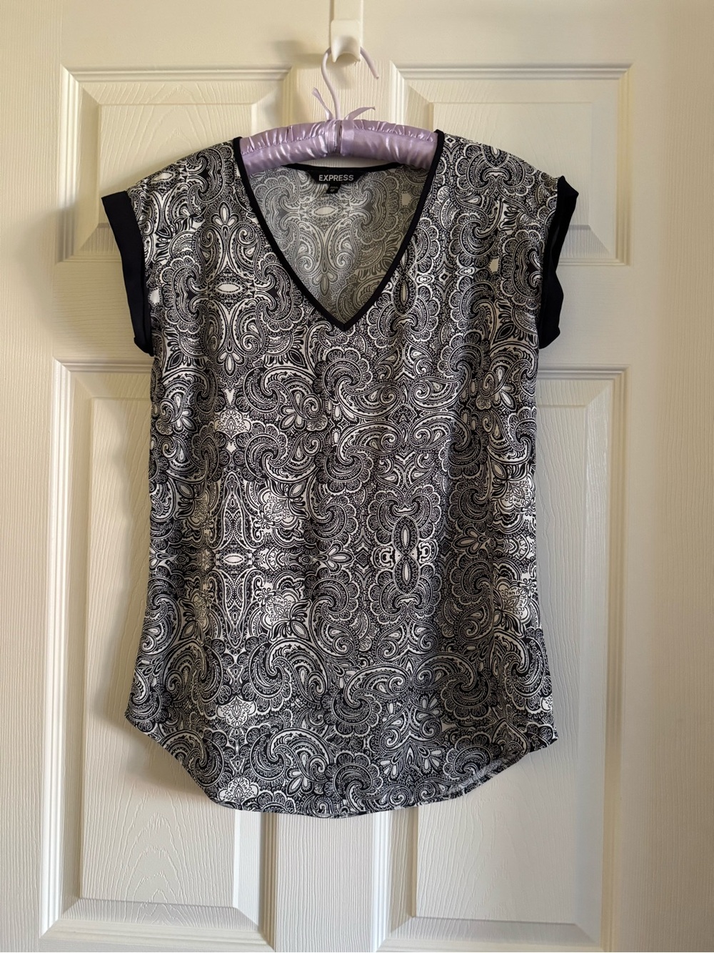 Express Black White Paisley V-Neck Cap Sleeve Blouse Top XS